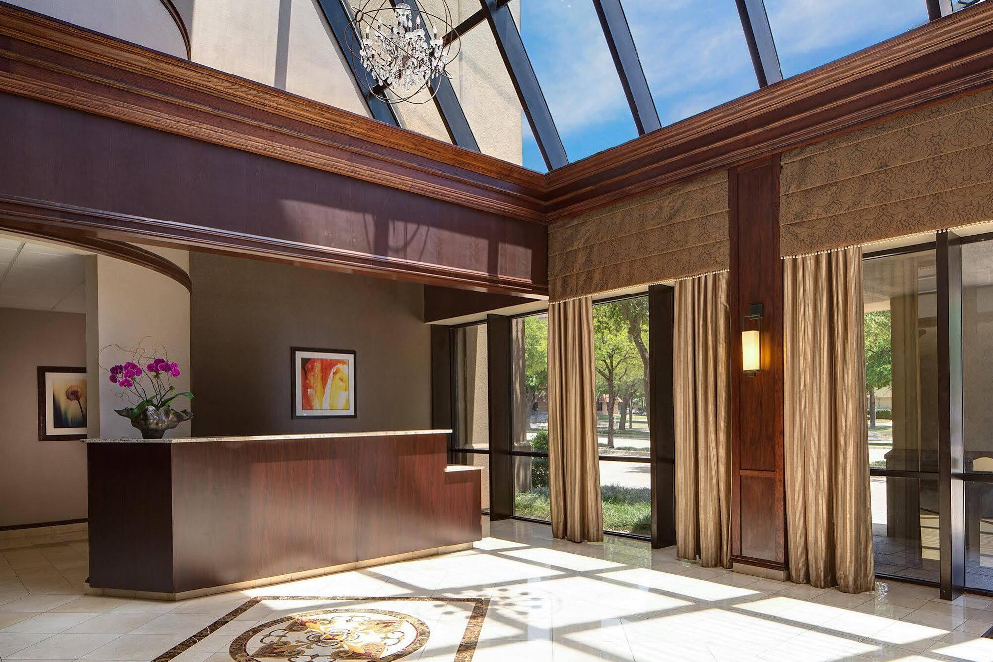 คราวน์ พลาซา ดัลลัส เนียร์ แกลเลอเรีย-แอดดิสัน Hotel ภายนอก รูปภาพ